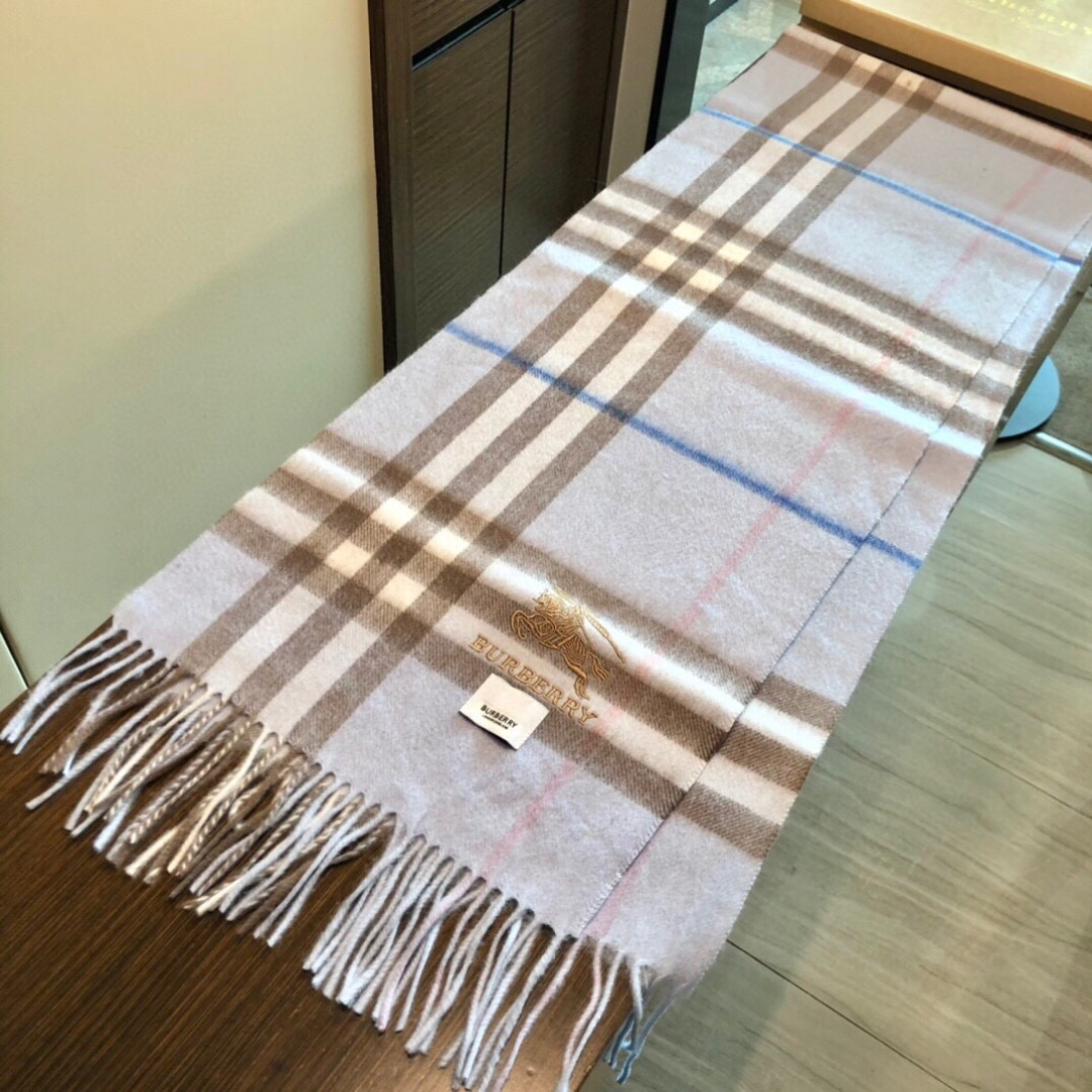 【市场最高品质经典中经典】王牌口碑burberry经典羊绒格子围巾‼专柜最新品相，目前专柜都换上了新标👍