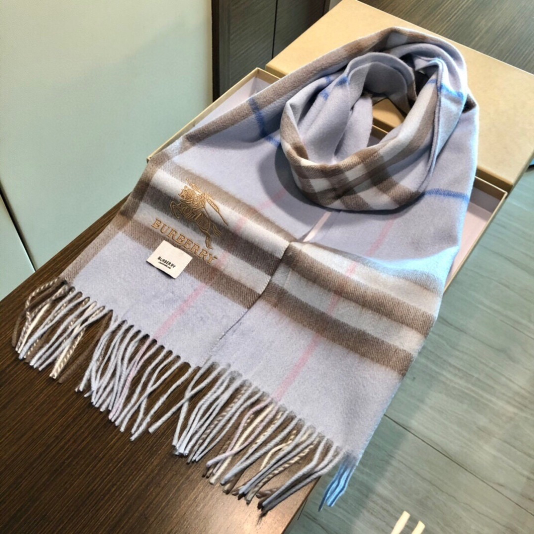 【市场最高品质经典中经典】王牌口碑burberry经典羊绒格子围巾‼专柜最新品相，目前专柜都换上了新标👍