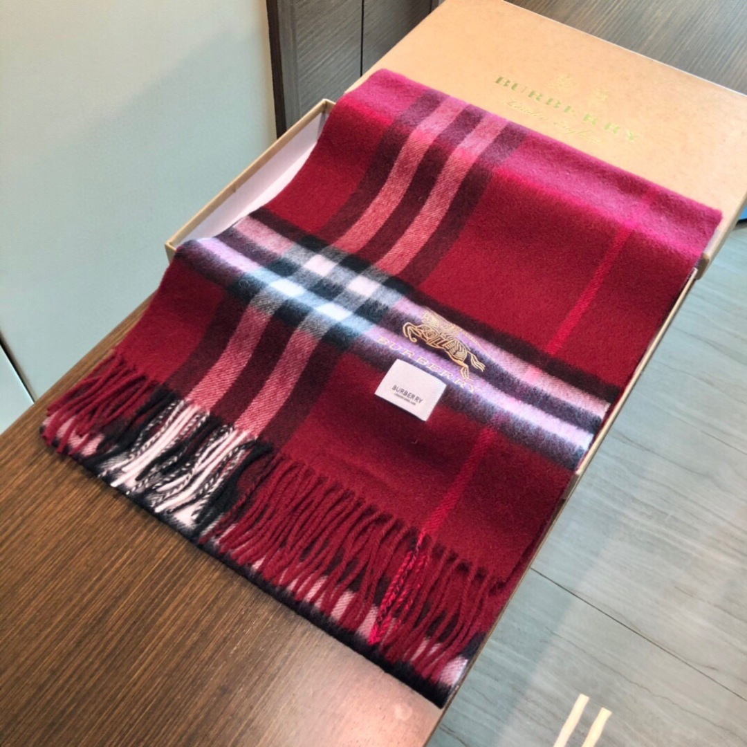 【市场最高品质经典中经典】王牌口碑burberry经典羊绒格子围巾‼专柜最新品相，目前专柜都换上了新标👍