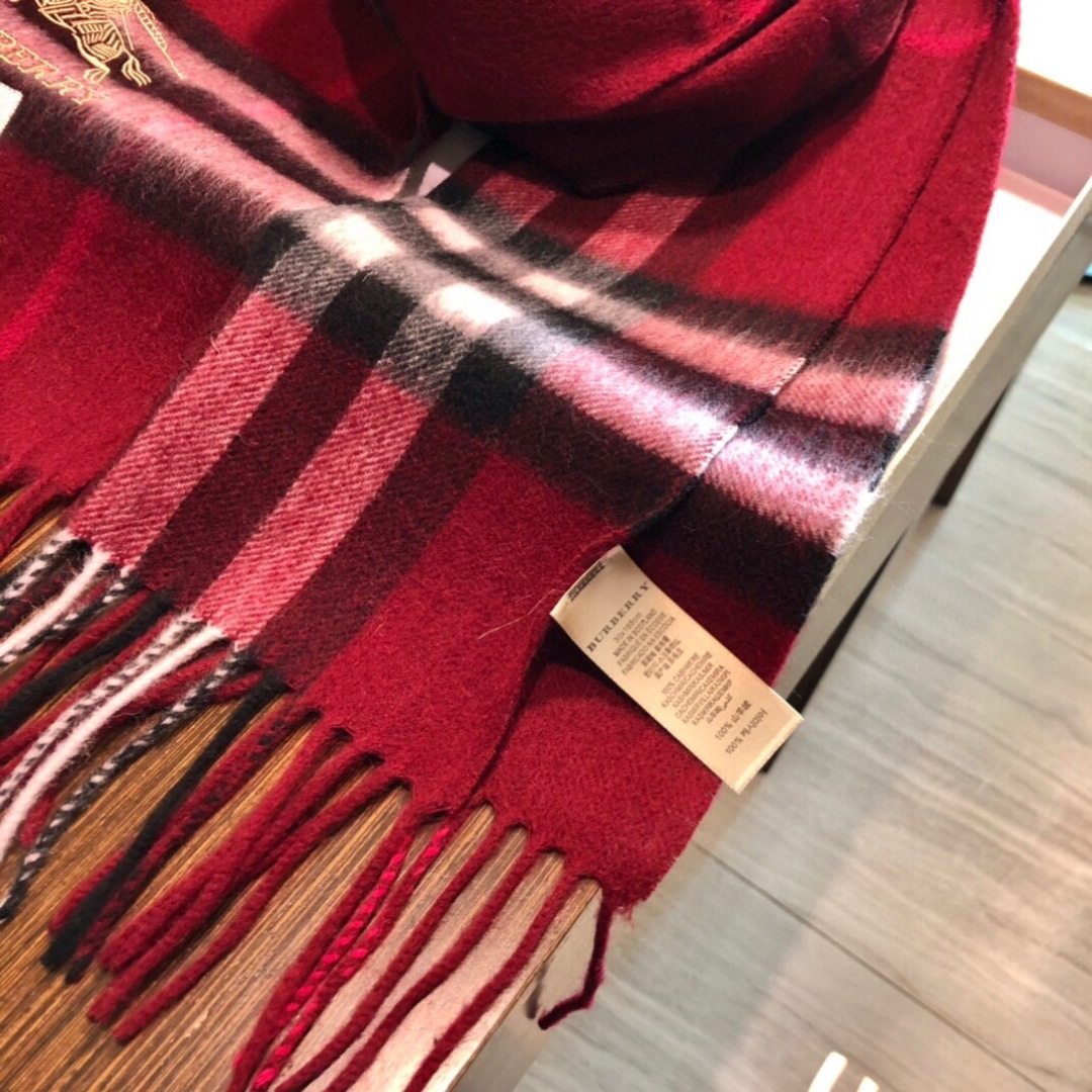 【市场最高品质经典中经典】王牌口碑burberry经典羊绒格子围巾‼专柜最新品相，目前专柜都换上了新标👍