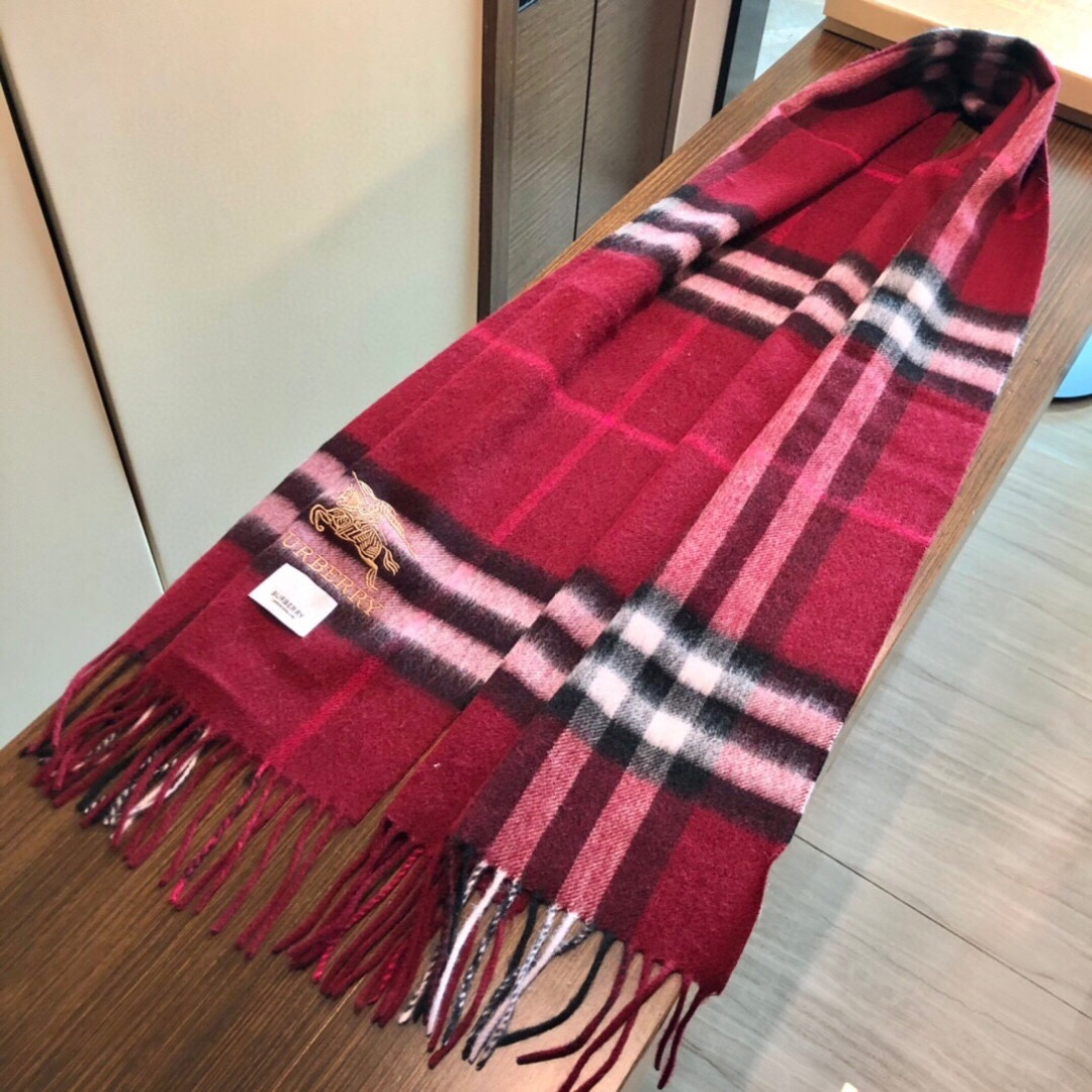 【市场最高品质经典中经典】王牌口碑burberry经典羊绒格子围巾‼专柜最新品相，目前专柜都换上了新标👍