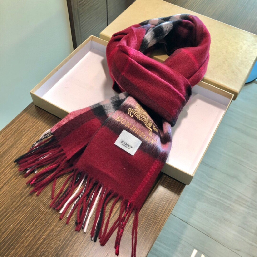 【市场最高品质经典中经典】王牌口碑burberry经典羊绒格子围巾‼专柜最新品相，目前专柜都换上了新标👍