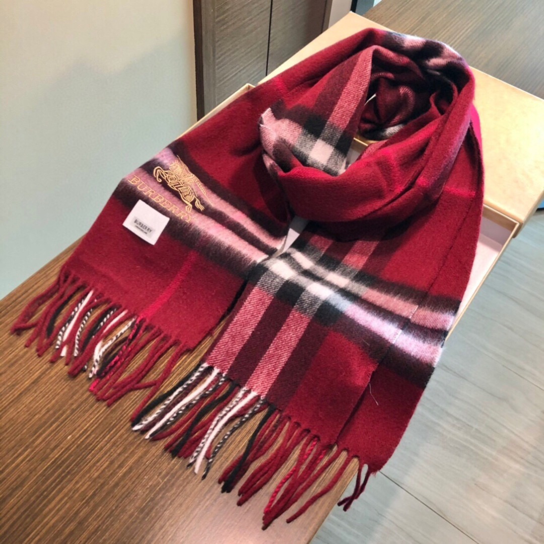 【市场最高品质经典中经典】王牌口碑burberry经典羊绒格子围巾‼专柜最新品相，目前专柜都换上了新标👍