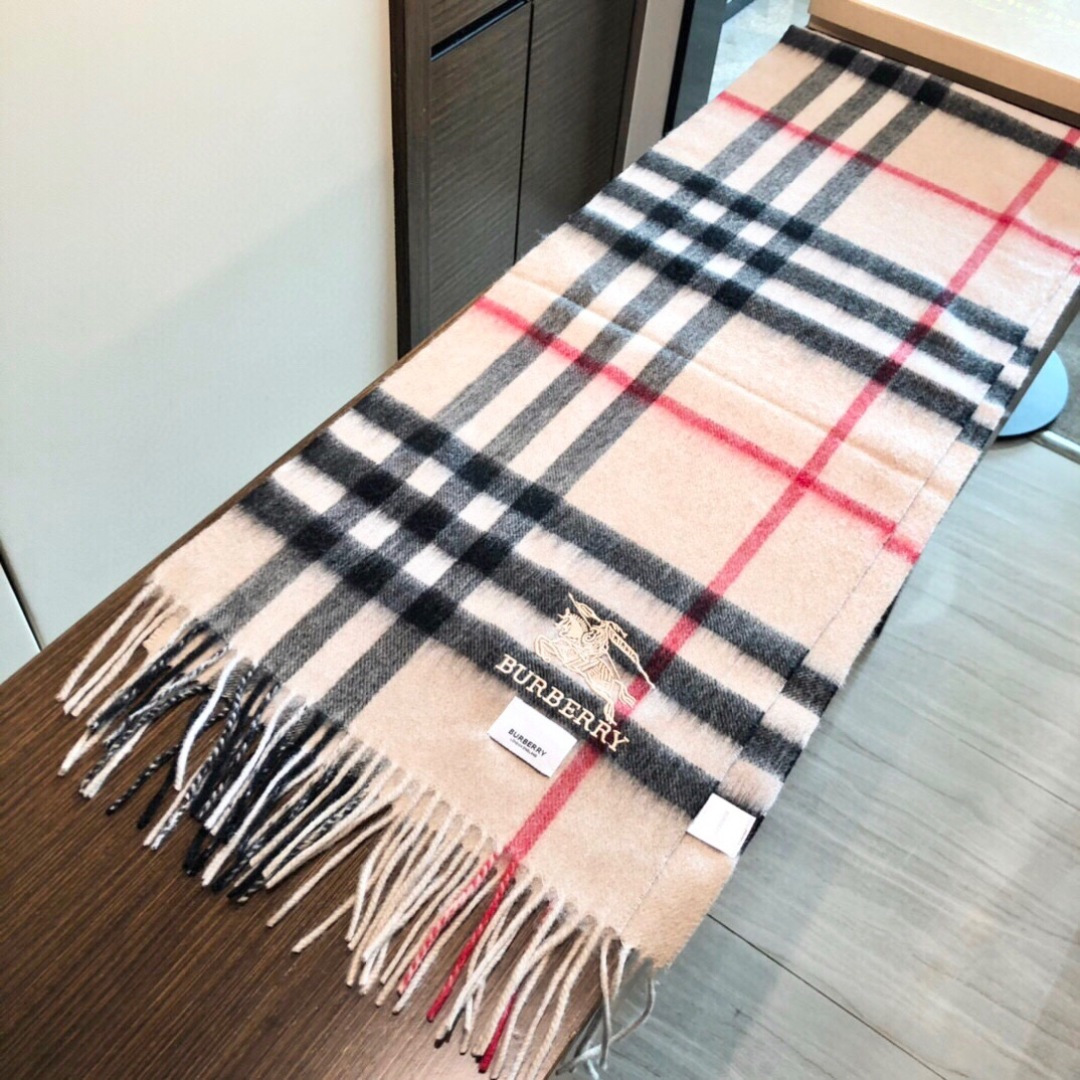 【市场最高品质经典中经典】王牌口碑burberry经典羊绒格子围巾‼专柜最新品相，目前专柜都换上了新标👍