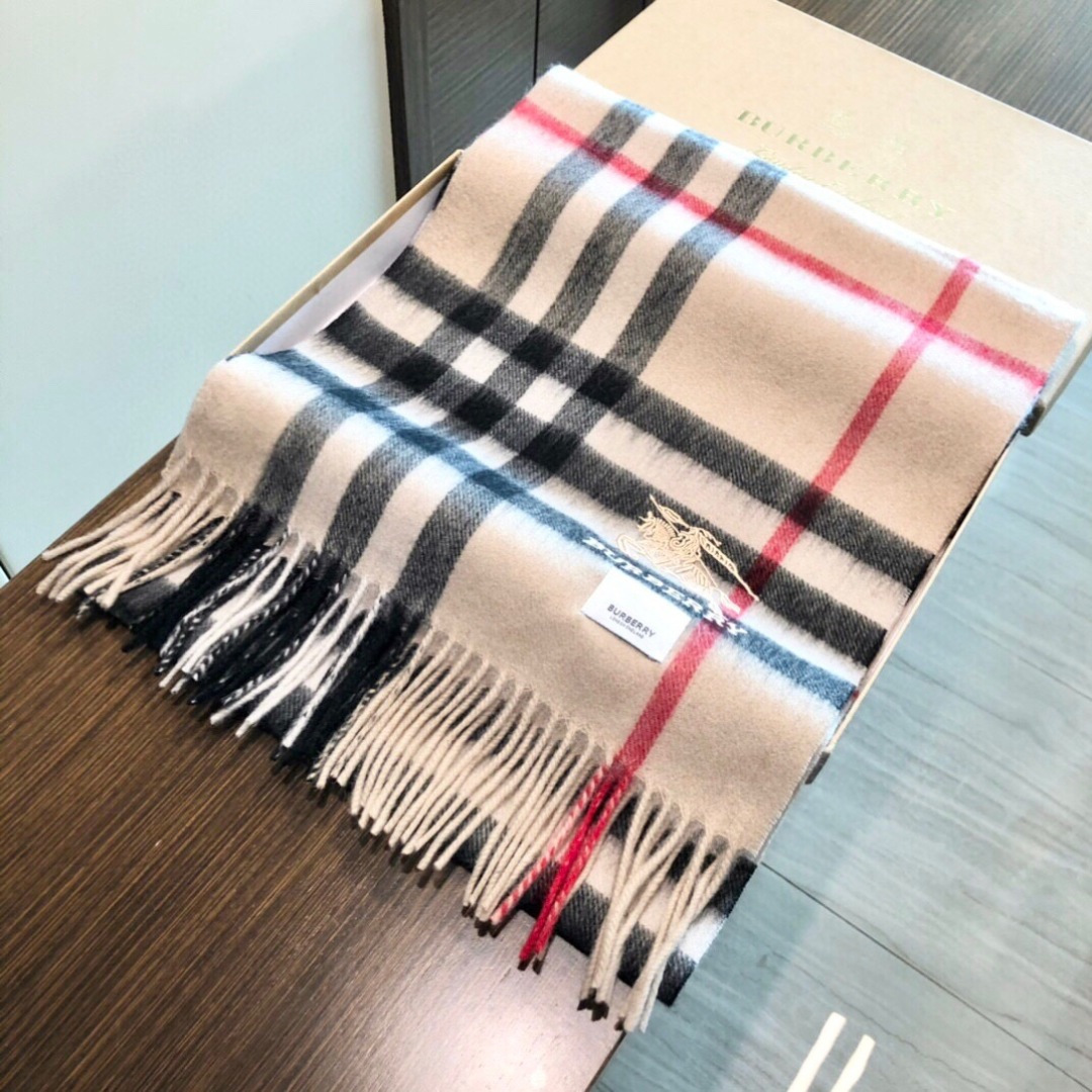 【市场最高品质经典中经典】王牌口碑burberry经典羊绒格子围巾‼专柜最新品相，目前专柜都换上了新标👍