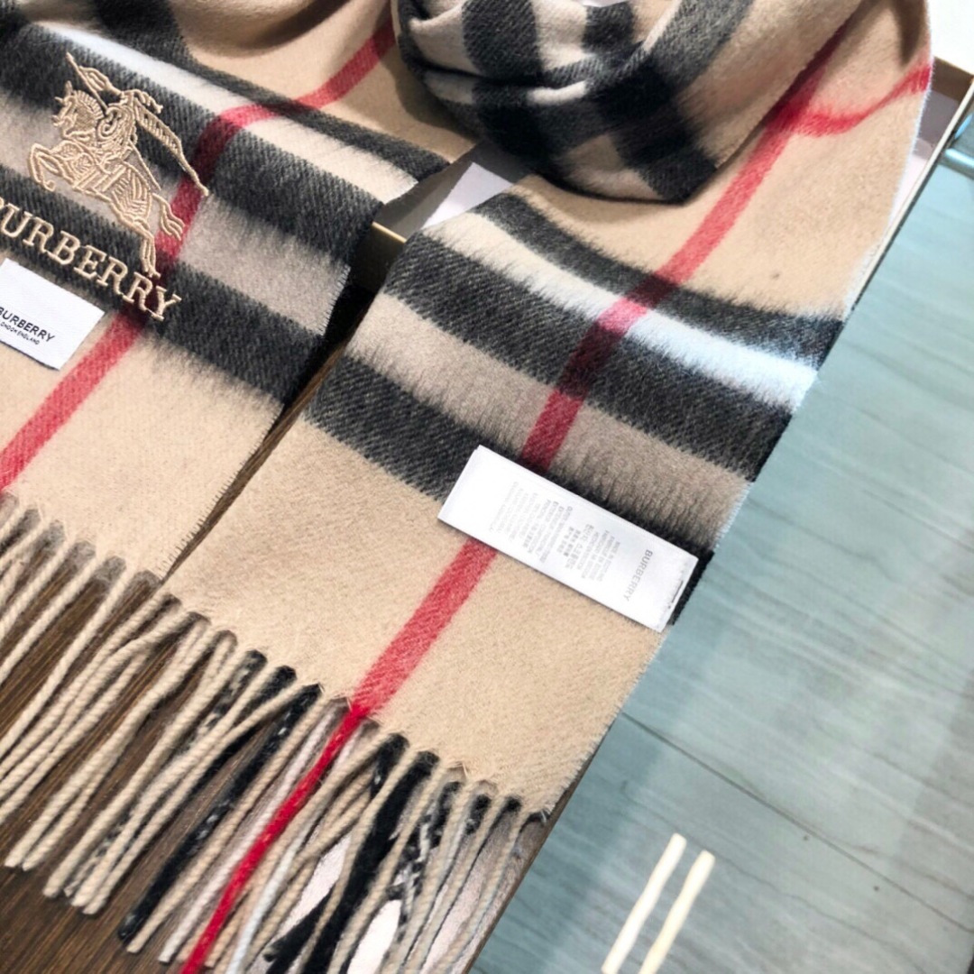 【市场最高品质经典中经典】王牌口碑burberry经典羊绒格子围巾‼专柜最新品相，目前专柜都换上了新标👍