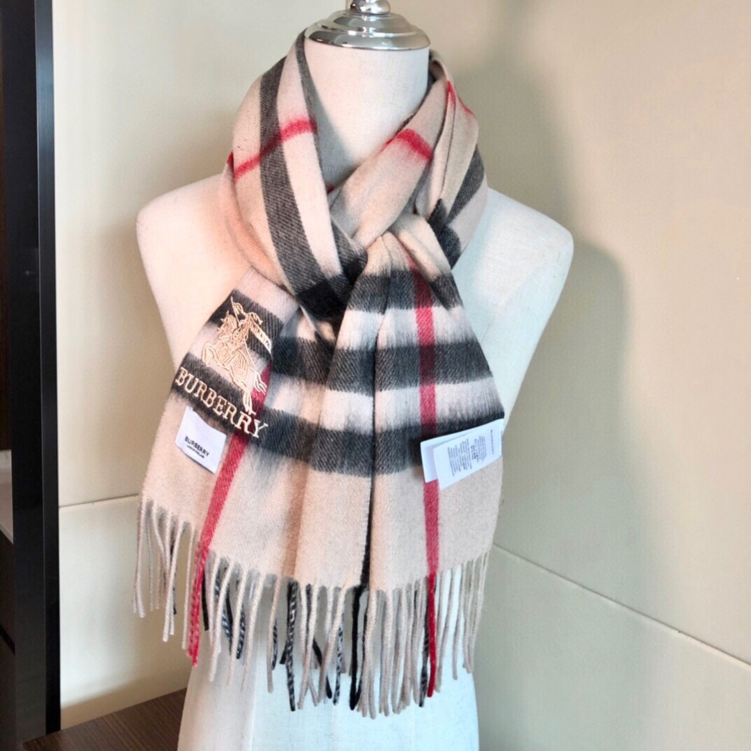 【市场最高品质经典中经典】王牌口碑burberry经典羊绒格子围巾‼专柜最新品相，目前专柜都换上了新标👍
