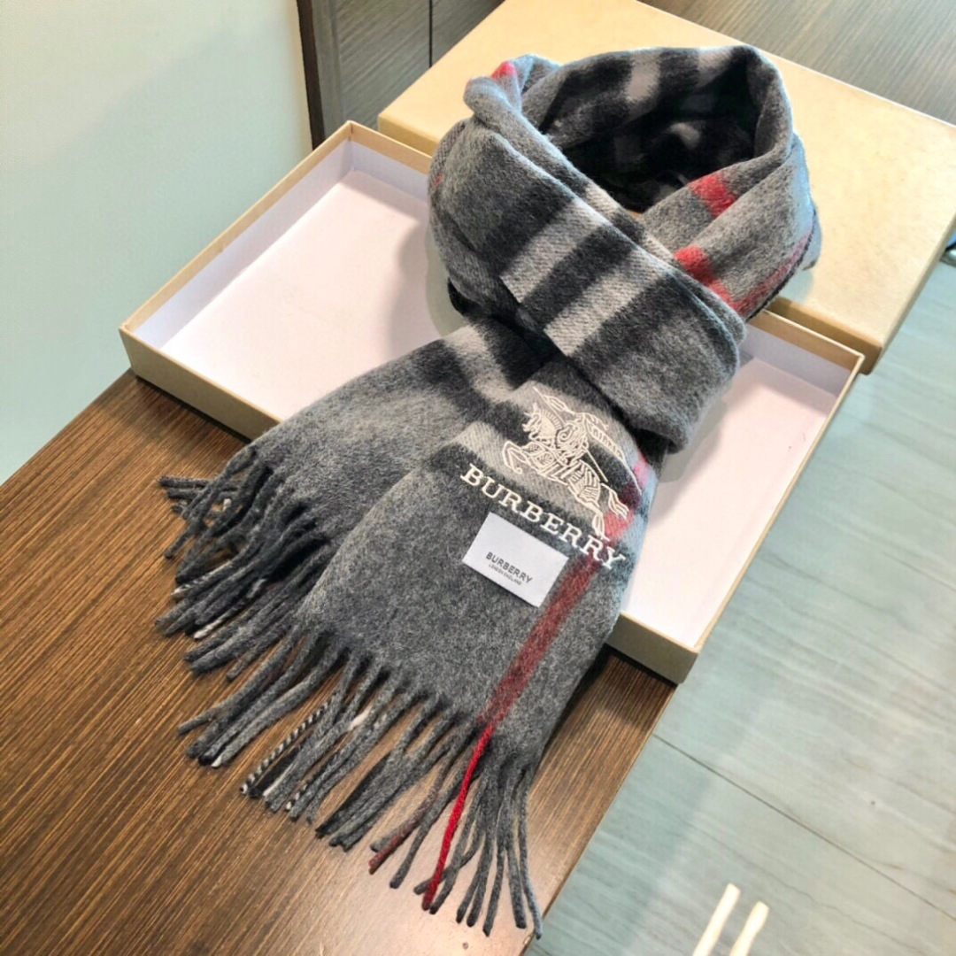 【市场最高品质经典中经典】王牌口碑burberry经典羊绒格子围巾‼专柜最新品相，目前专柜都换上了新标👍