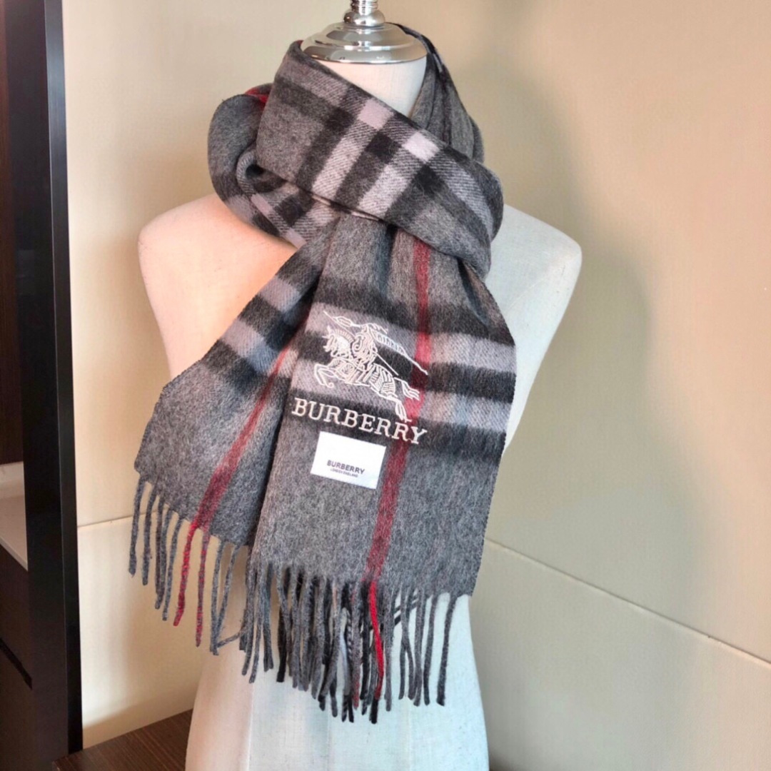 【市场最高品质经典中经典】王牌口碑burberry经典羊绒格子围巾‼专柜最新品相，目前专柜都换上了新标👍