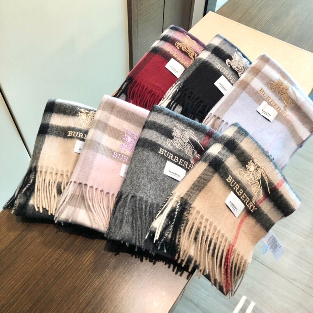 【市场最高品质经典中经典】王牌口碑burberry经典羊绒格子围巾‼专柜最新品相，目前专柜都换上了新标👍