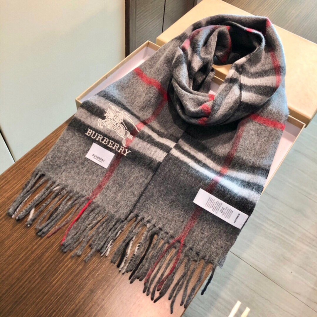 【市场最高品质经典中经典】王牌口碑burberry经典羊绒格子围巾‼专柜最新品相，目前专柜都换上了新标👍