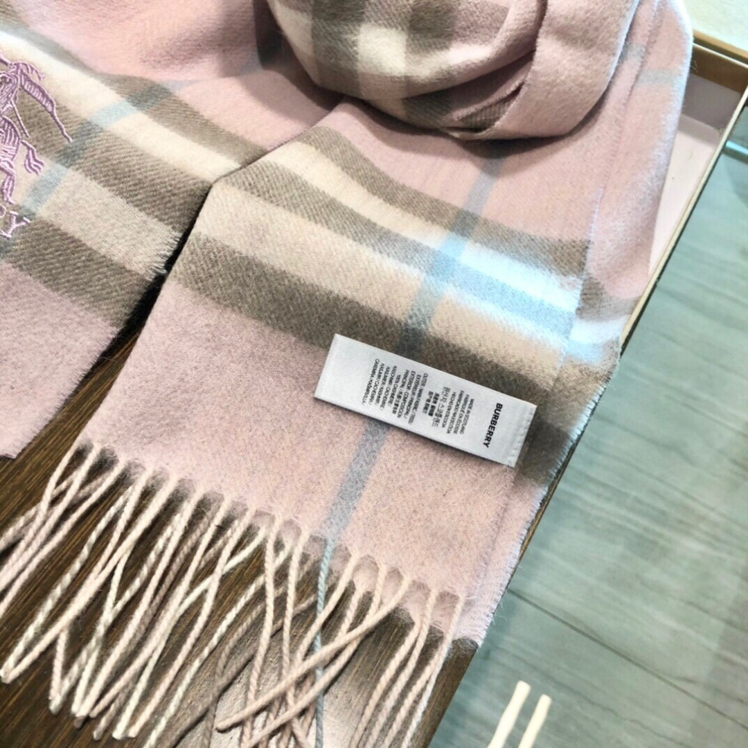【市场最高品质经典中经典】王牌口碑burberry经典羊绒格子围巾‼专柜最新品相，目前专柜都换上了新标👍