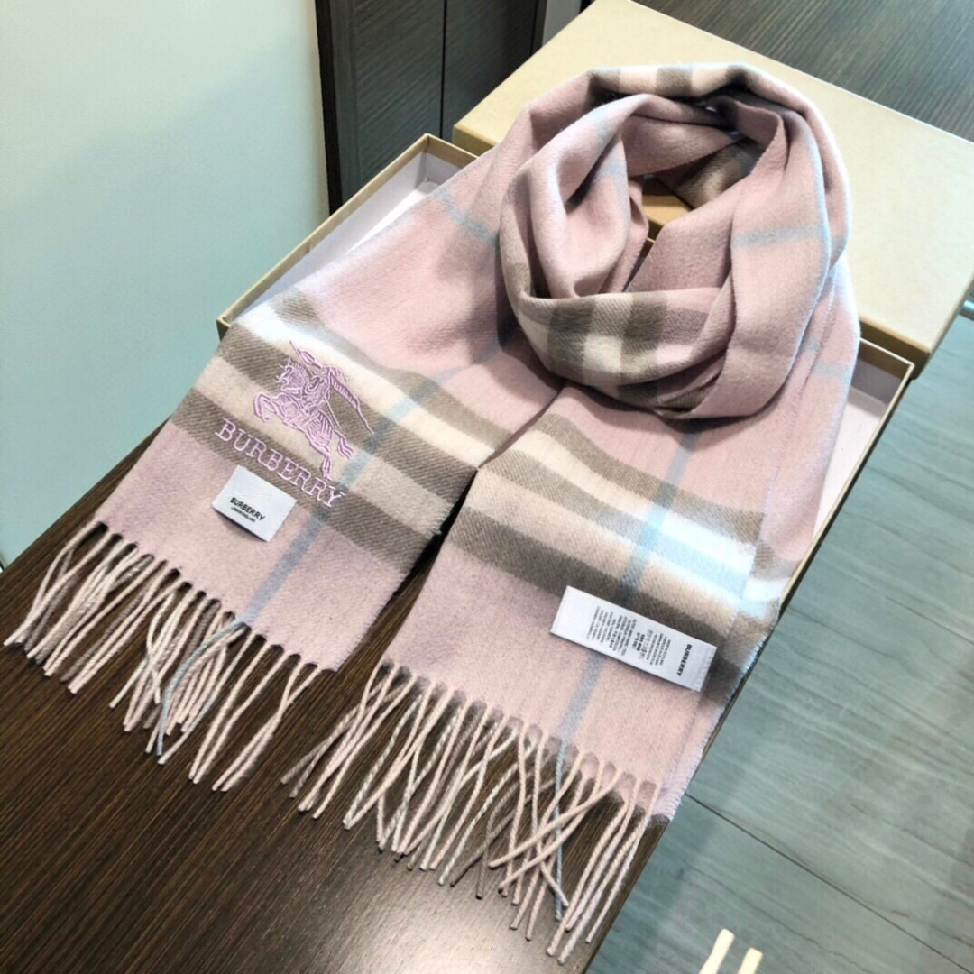 【市场最高品质经典中经典】王牌口碑burberry经典羊绒格子围巾‼专柜最新品相，目前专柜都换上了新标👍