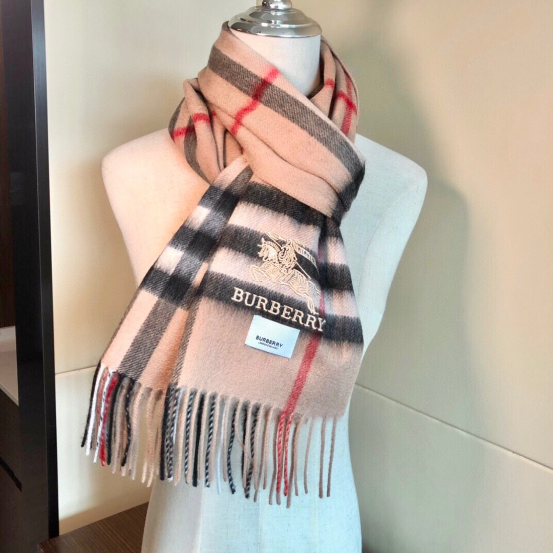 【市场最高品质经典中经典】王牌口碑burberry经典羊绒格子围巾‼专柜最新品相，目前专柜都换上了新标👍