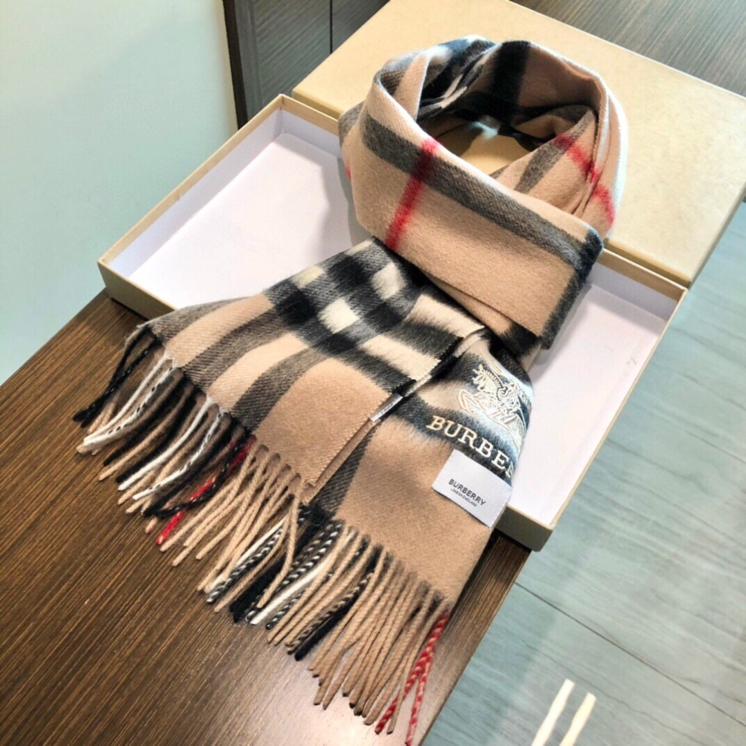 【市场最高品质经典中经典】王牌口碑burberry经典羊绒格子围巾‼专柜最新品相，目前专柜都换上了新标👍
