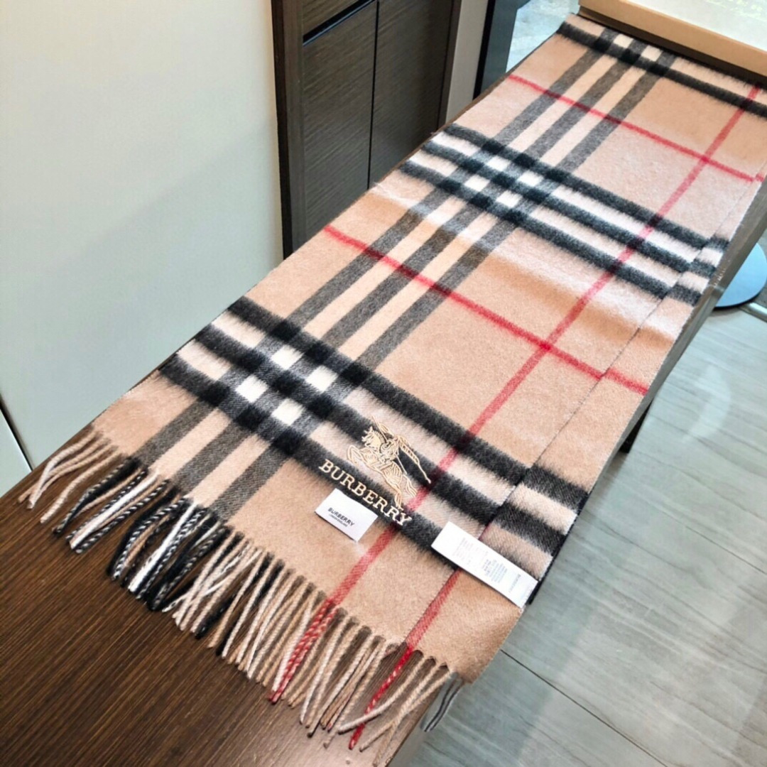 【市场最高品质经典中经典】王牌口碑burberry经典羊绒格子围巾‼专柜最新品相，目前专柜都换上了新标👍