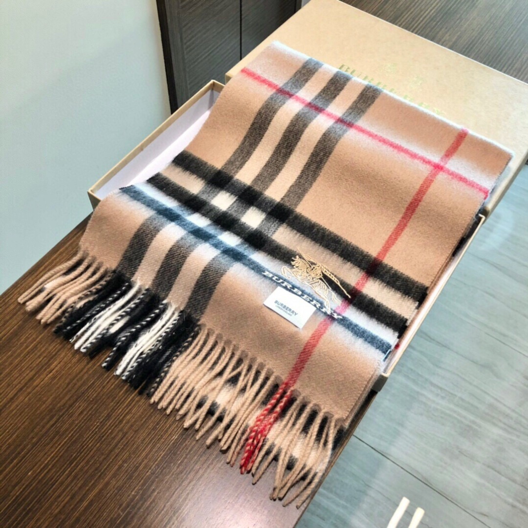 【市场最高品质经典中经典】王牌口碑burberry经典羊绒格子围巾‼专柜最新品相，目前专柜都换上了新标👍