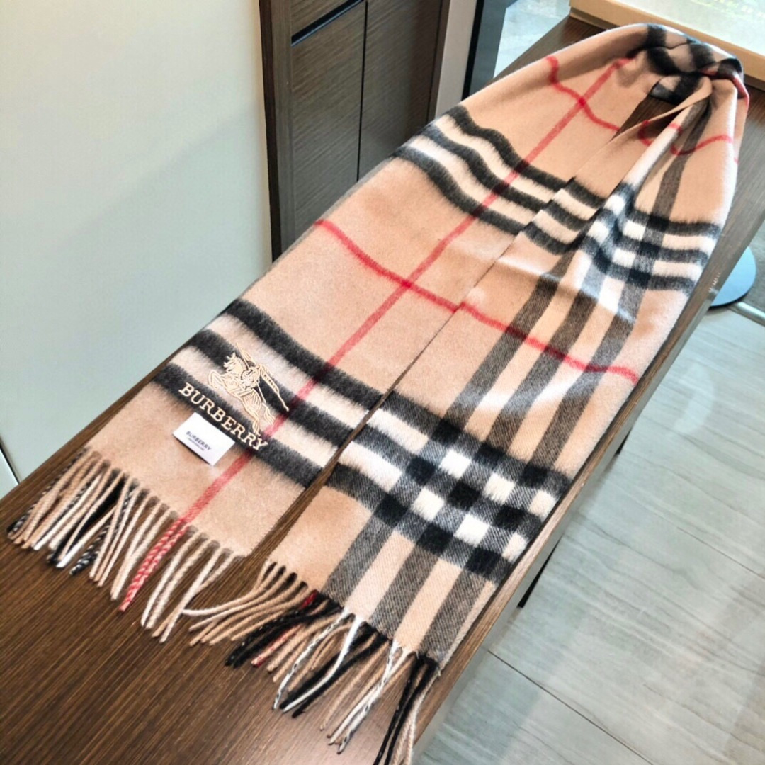 【市场最高品质经典中经典】王牌口碑burberry经典羊绒格子围巾‼专柜最新品相，目前专柜都换上了新标👍