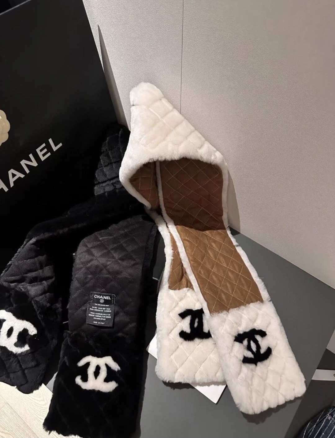 【▪️超级保暖Chanel秋冬新款！！！】简约奢华大气白富美，进口人工皮草和羊绒的结合，高级的范畴已不只