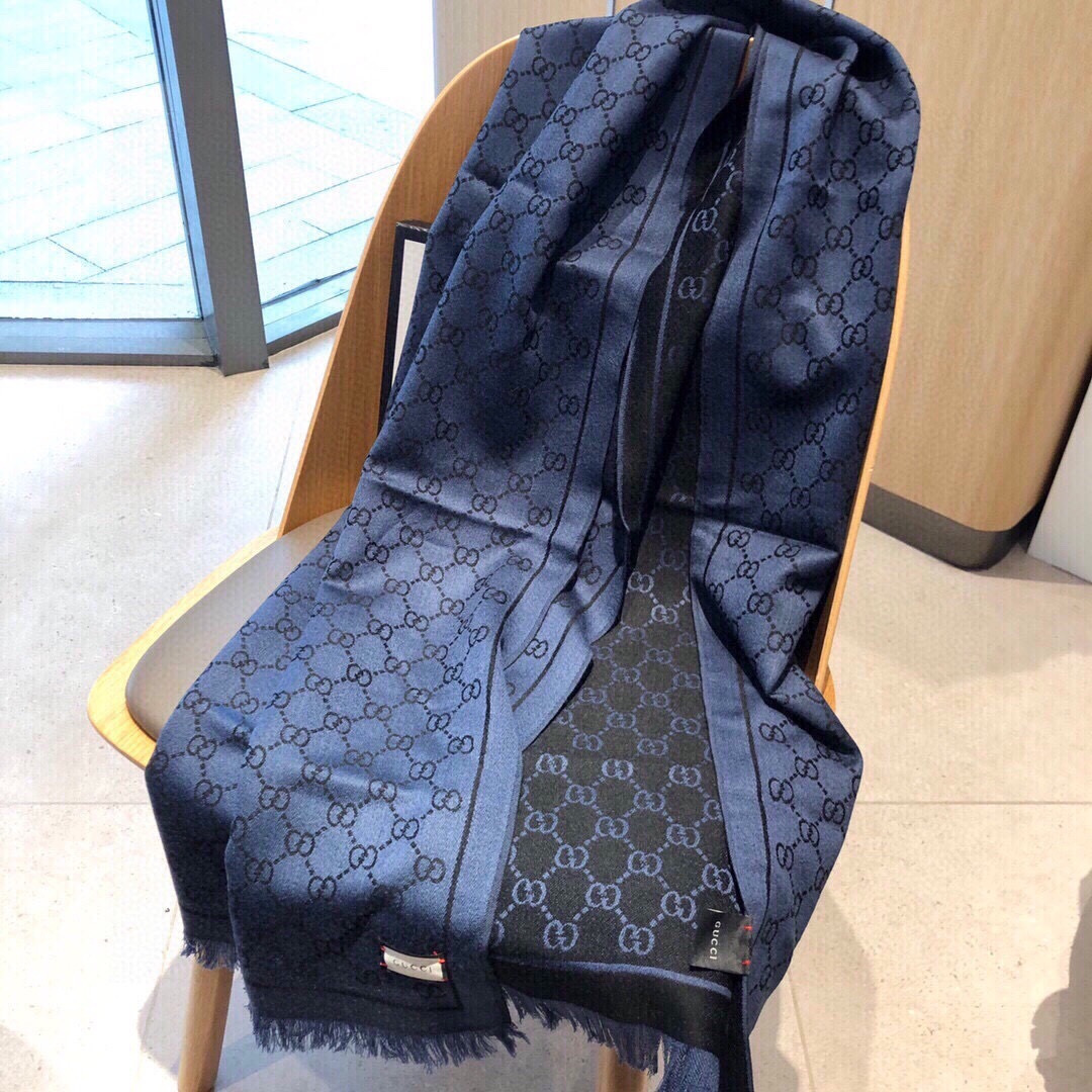 上新💓😘古奇专柜最新款‼️超级超级美的羊绒长巾‼️。真心美的让人心动 男女上身效果简直美翻了 品质非常完