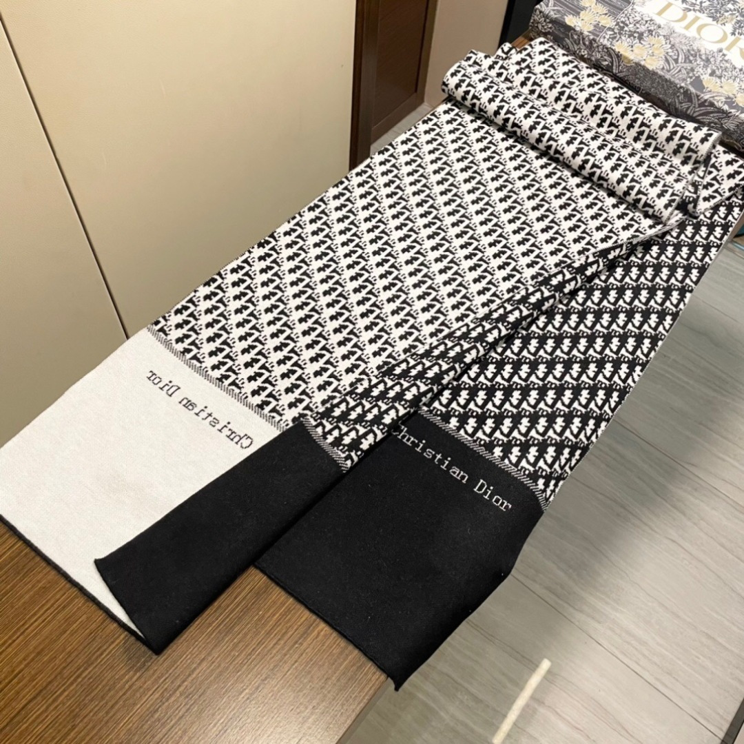 💋专柜最新款💨迪奥火爆来袭💥🎊顶级色织工艺。此工艺只有大牌纯正代工厂才有的工艺‼️100%顶级针织加羊绒