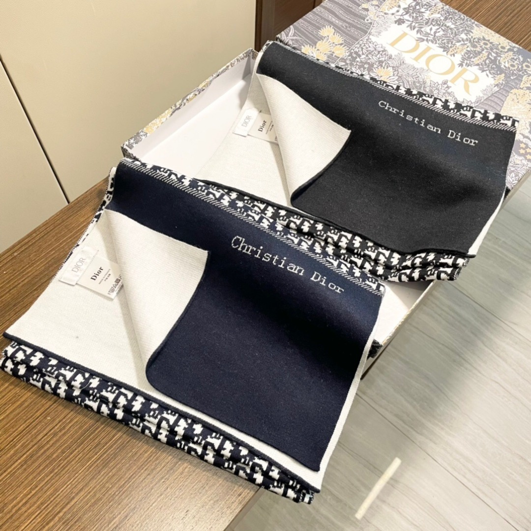 💋专柜最新款💨迪奥火爆来袭💥🎊顶级色织工艺。此工艺只有大牌纯正代工厂才有的工艺‼️100%顶级针织加羊绒