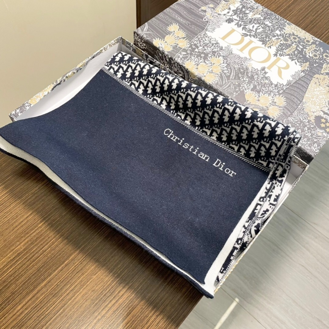 💋专柜最新款💨迪奥火爆来袭💥🎊顶级色织工艺。此工艺只有大牌纯正代工厂才有的工艺‼️100%顶级针织加羊绒