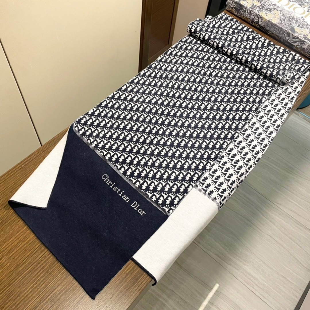 💋专柜最新款💨迪奥火爆来袭💥🎊顶级色织工艺。此工艺只有大牌纯正代工厂才有的工艺‼️100%顶级针织加羊绒