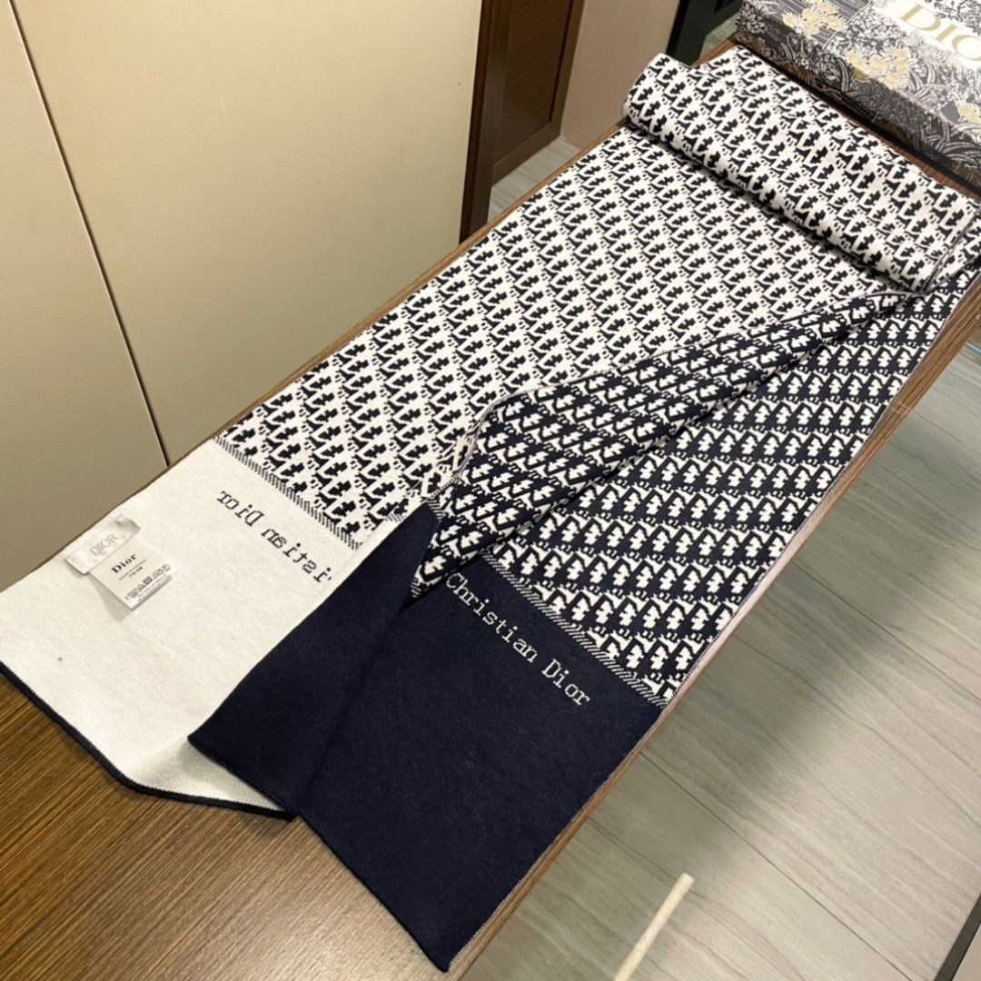 💋专柜最新款💨迪奥火爆来袭💥🎊顶级色织工艺。此工艺只有大牌纯正代工厂才有的工艺‼️100%顶级针织加羊绒