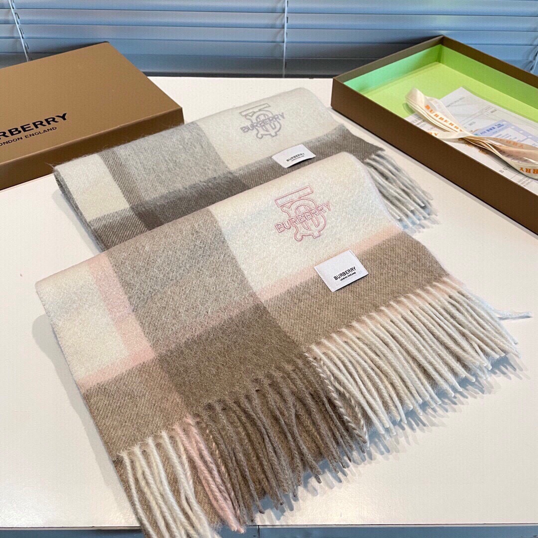 B家。【男女围巾】怒赞自留，难得的高端男款！家属福利！巴宝莉非常正的男士围巾~面料大爱，非常柔软细腻舒服