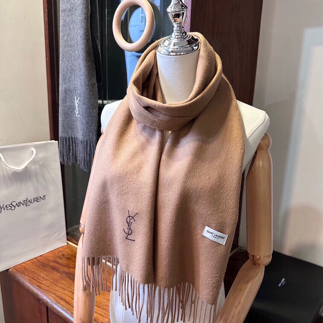 YSL（圣罗兰）100%羊绒版手感好到爆 难得一见的温柔配色，低调又不失优雅❗️】重点推荐高级舒适时髦气
