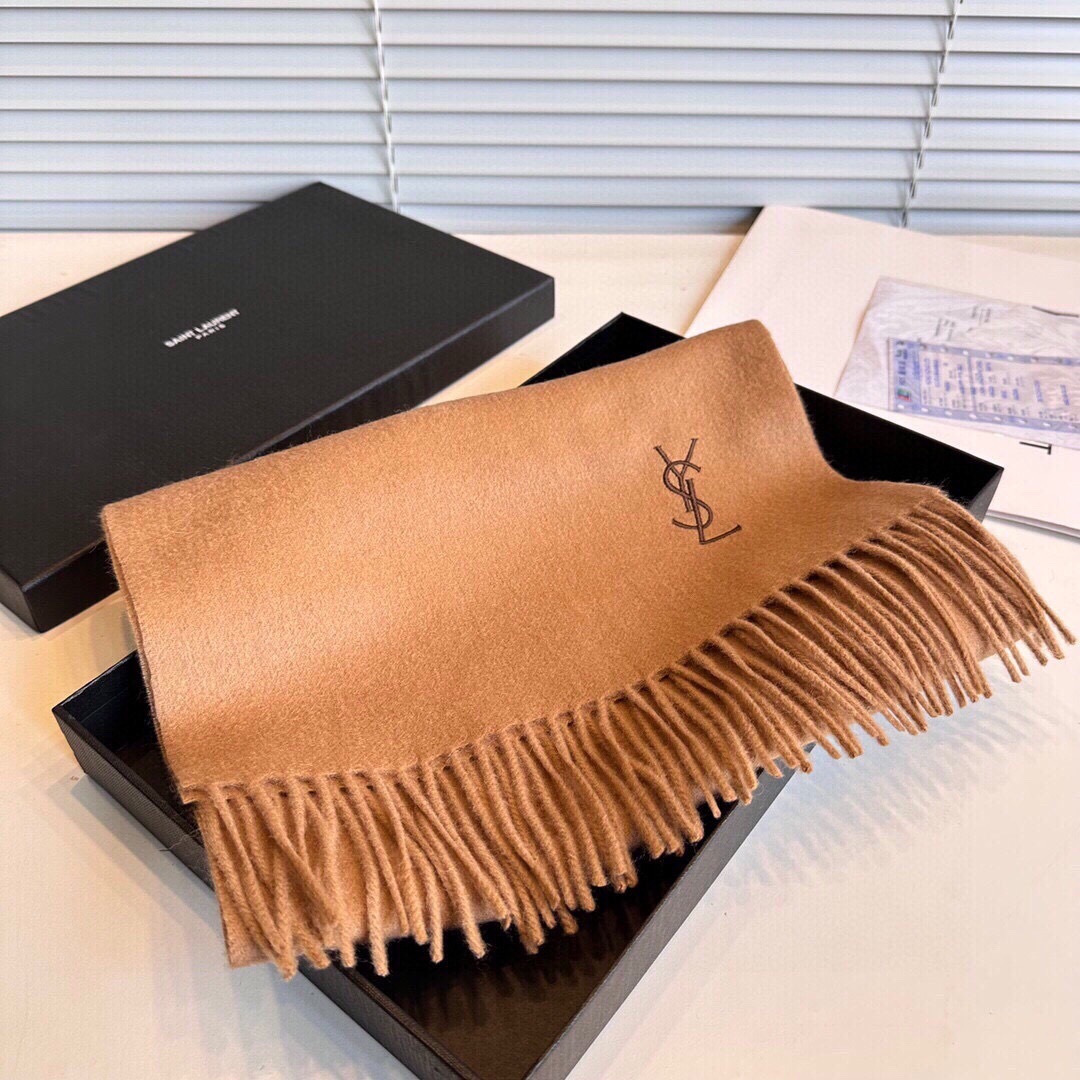 YSL（圣罗兰）100%羊绒版手感好到爆 难得一见的温柔配色，低调又不失优雅❗️】重点推荐高级舒适时髦气