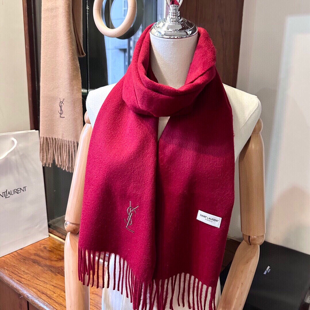 YSL（圣罗兰）100%羊绒版手感好到爆 难得一见的温柔配色，低调又不失优雅❗️】重点推荐高级舒适时髦气