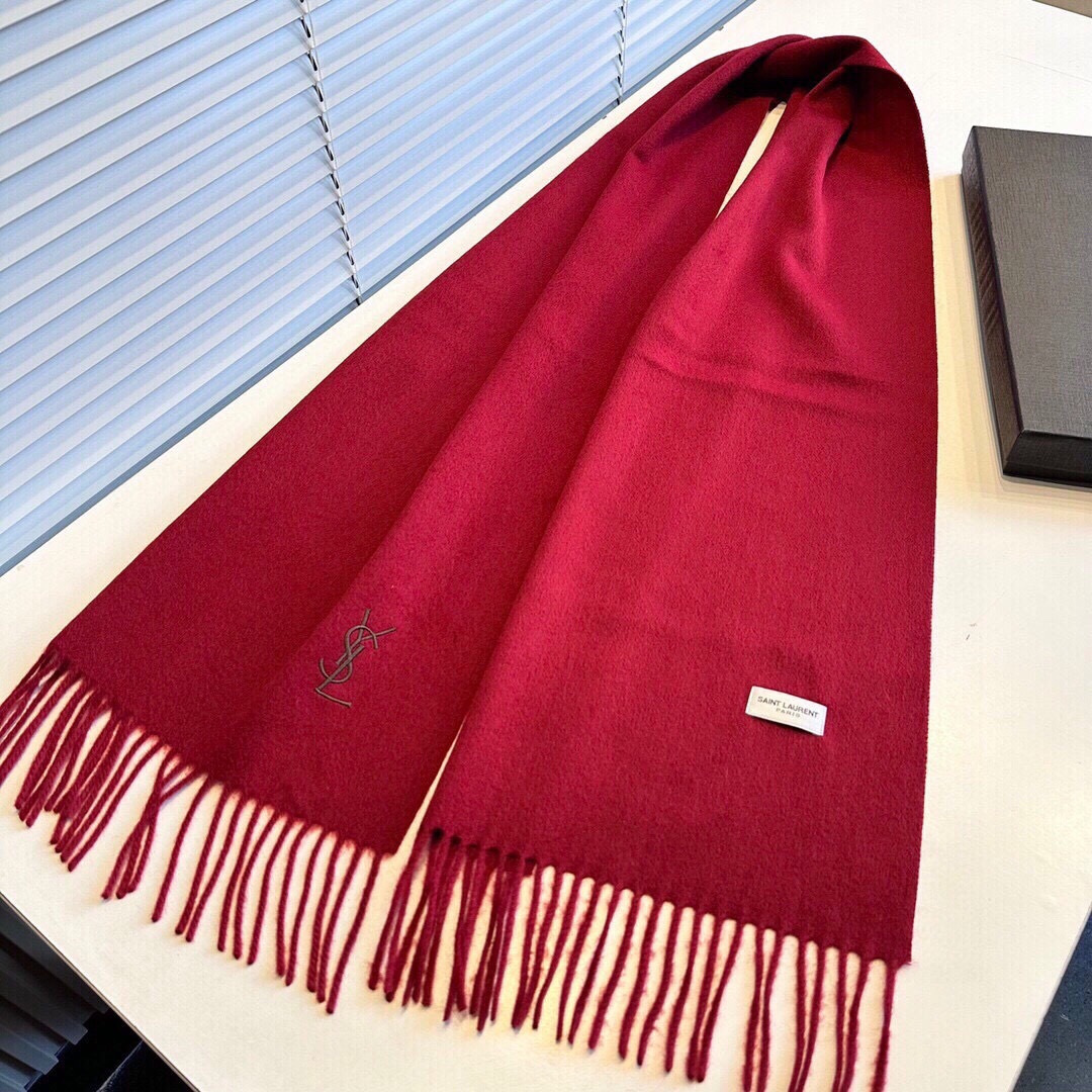 YSL（圣罗兰）100%羊绒版手感好到爆 难得一见的温柔配色，低调又不失优雅❗️】重点推荐高级舒适时髦气