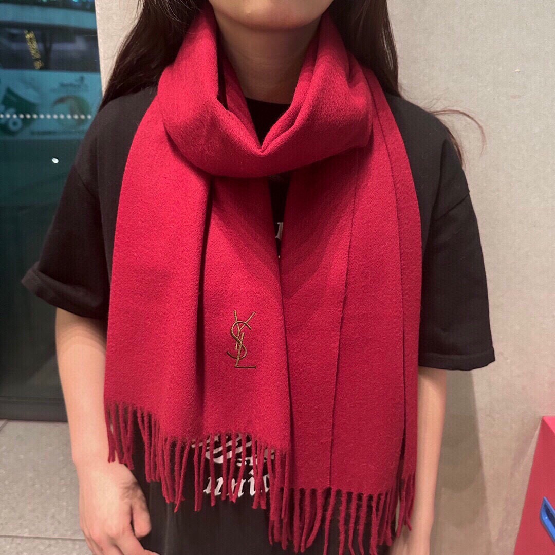 YSL（圣罗兰）100%羊绒版手感好到爆 难得一见的温柔配色，低调又不失优雅❗️】重点推荐高级舒适时髦气