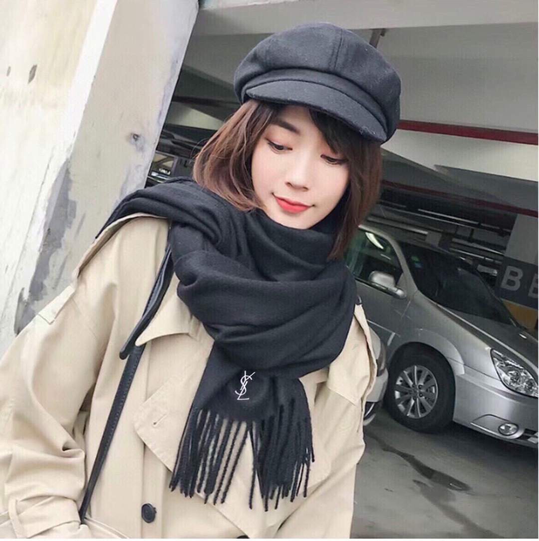 YSL（圣罗兰）100%羊绒版手感好到爆 难得一见的温柔配色，低调又不失优雅❗️】重点推荐高级舒适时髦气