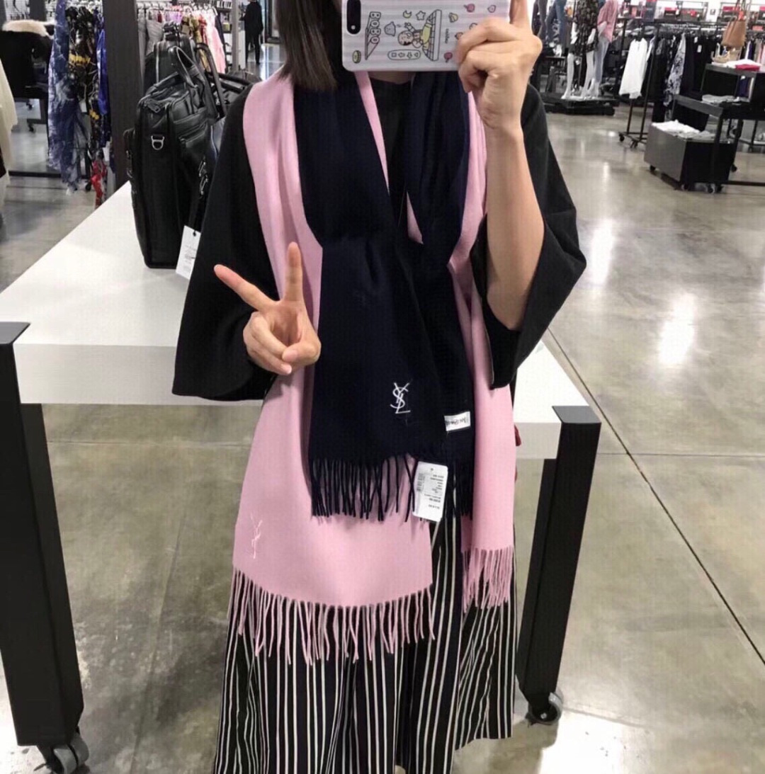 YSL（圣罗兰）100%羊绒版手感好到爆 难得一见的温柔配色，低调又不失优雅❗️】重点推荐高级舒适时髦气