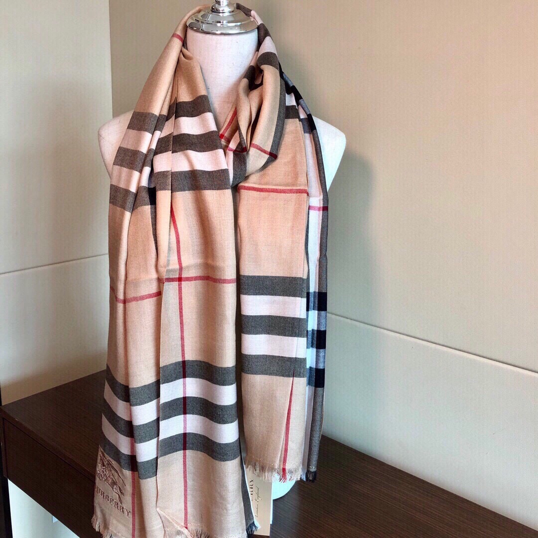 顶级高端现货发行⚠️🎀💟巴宝莉专柜超爆万年款✨【经典长巾】✨品质手感好到不行‼️♨️高尖端产物⚠️绝对令