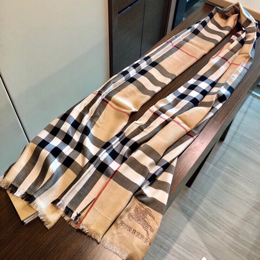 顶级高端现货发行⚠️🎀💟巴宝莉专柜超爆万年款✨【经典长巾】✨品质手感好到不行‼️♨️高尖端产物⚠️绝对令