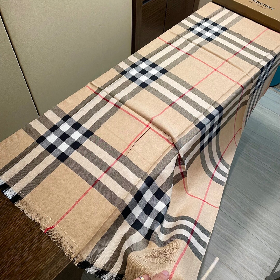 顶级高端现货发行⚠️🎀💟巴宝莉专柜超爆万年款✨【经典长巾】✨品质手感好到不行‼️♨️高尖端产物⚠️绝对令