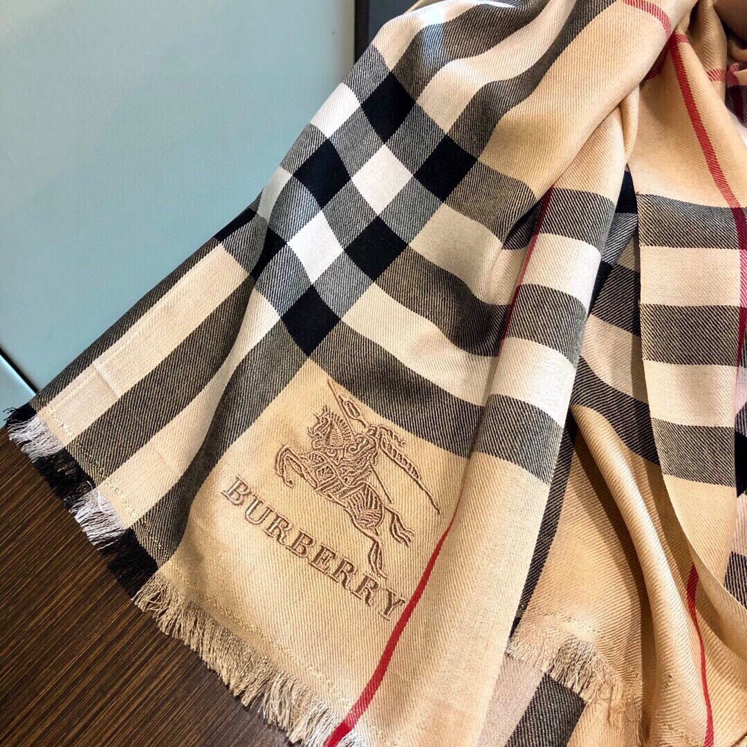 顶级高端现货发行⚠️🎀💟巴宝莉专柜超爆万年款✨【经典长巾】✨品质手感好到不行‼️♨️高尖端产物⚠️绝对令