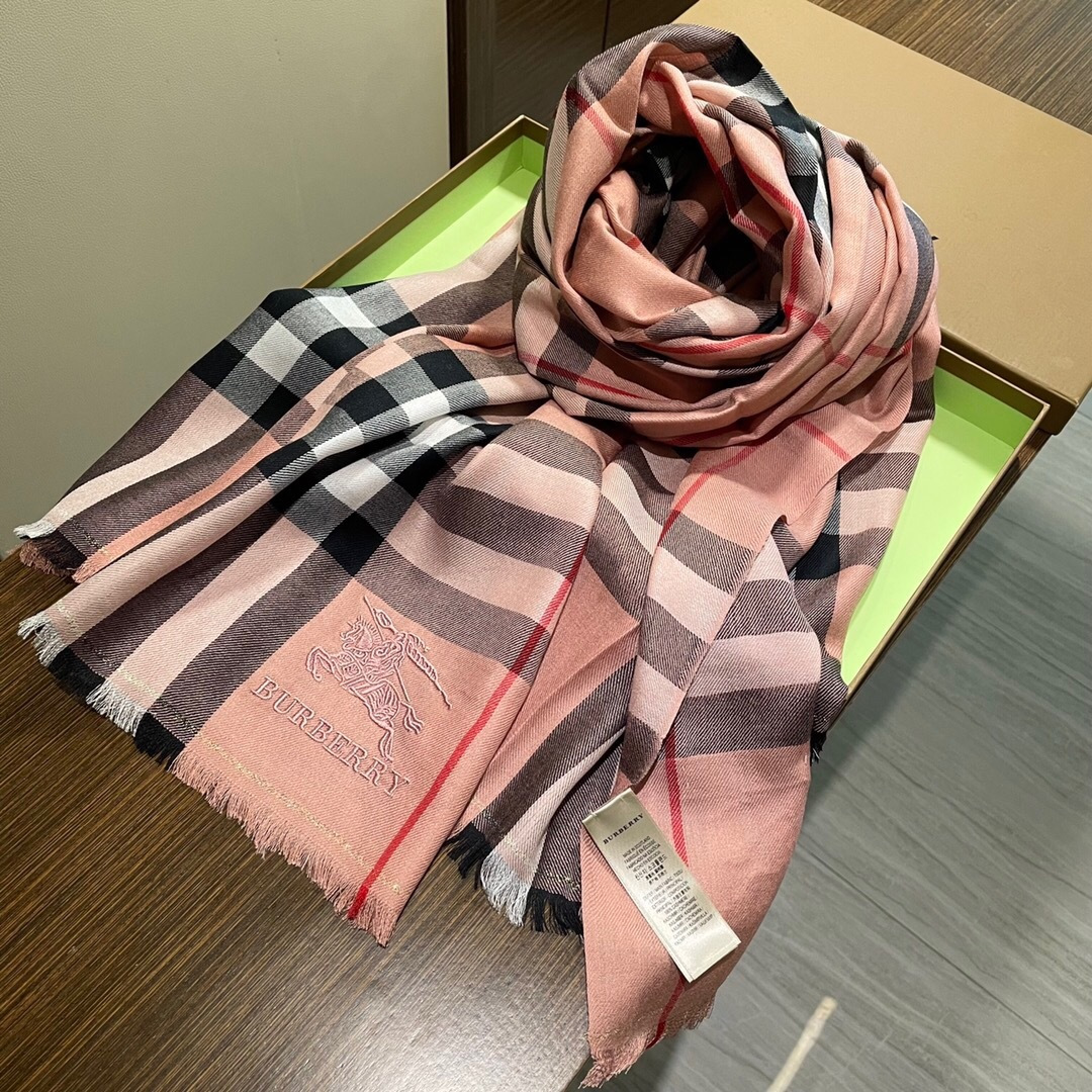 顶级高端现货发行⚠️🎀💟巴宝莉专柜超爆万年款✨【经典长巾】✨品质手感好到不行‼️♨️高尖端产物⚠️绝对令