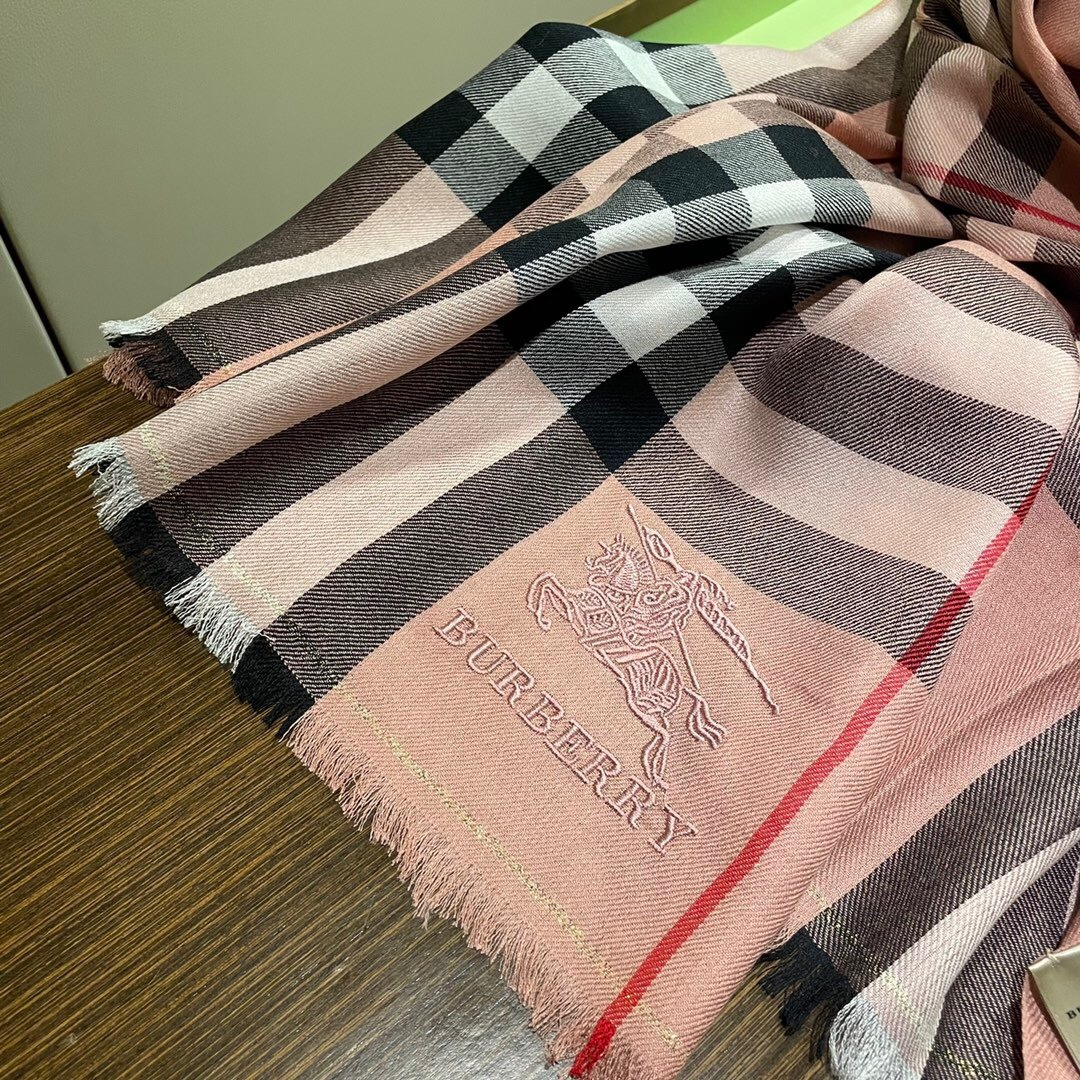 顶级高端现货发行⚠️🎀💟巴宝莉专柜超爆万年款✨【经典长巾】✨品质手感好到不行‼️♨️高尖端产物⚠️绝对令