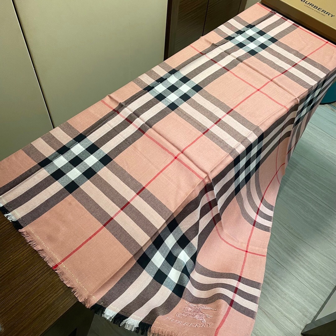 顶级高端现货发行⚠️🎀💟巴宝莉专柜超爆万年款✨【经典长巾】✨品质手感好到不行‼️♨️高尖端产物⚠️绝对令