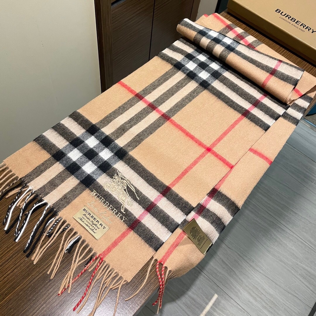 𝑩𝑼𝑹𝑩𝑬𝑹𝑹𝒀 【情侣刺绣羊绒围巾】怒赞自留，难得的高端男款！家属福利！非常正的男士围巾~面料大爱，非