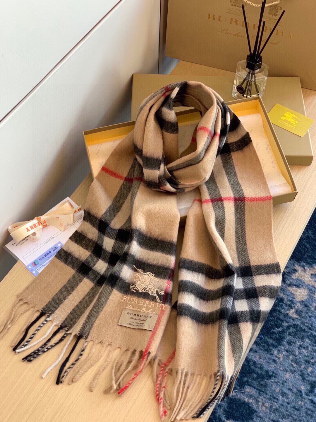 𝑩𝑼𝑹𝑩𝑬𝑹𝑹𝒀 【情侣刺绣羊绒围巾】怒赞自留，难得的高端男款！家属福利！非常正的男士围巾~面料大爱，非