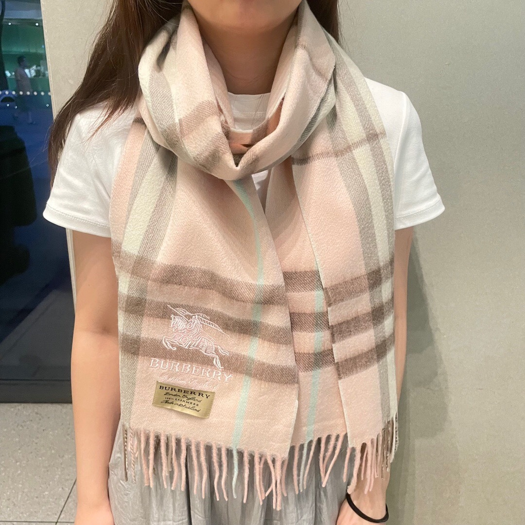 𝑩𝑼𝑹𝑩𝑬𝑹𝑹𝒀 【情侣刺绣羊绒围巾】怒赞自留，难得的高端男款！家属福利！非常正的男士围巾~面料大爱，非