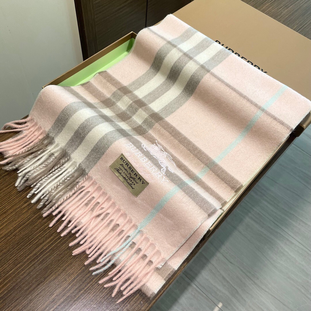 𝑩𝑼𝑹𝑩𝑬𝑹𝑹𝒀 【情侣刺绣羊绒围巾】怒赞自留，难得的高端男款！家属福利！非常正的男士围巾~面料大爱，非