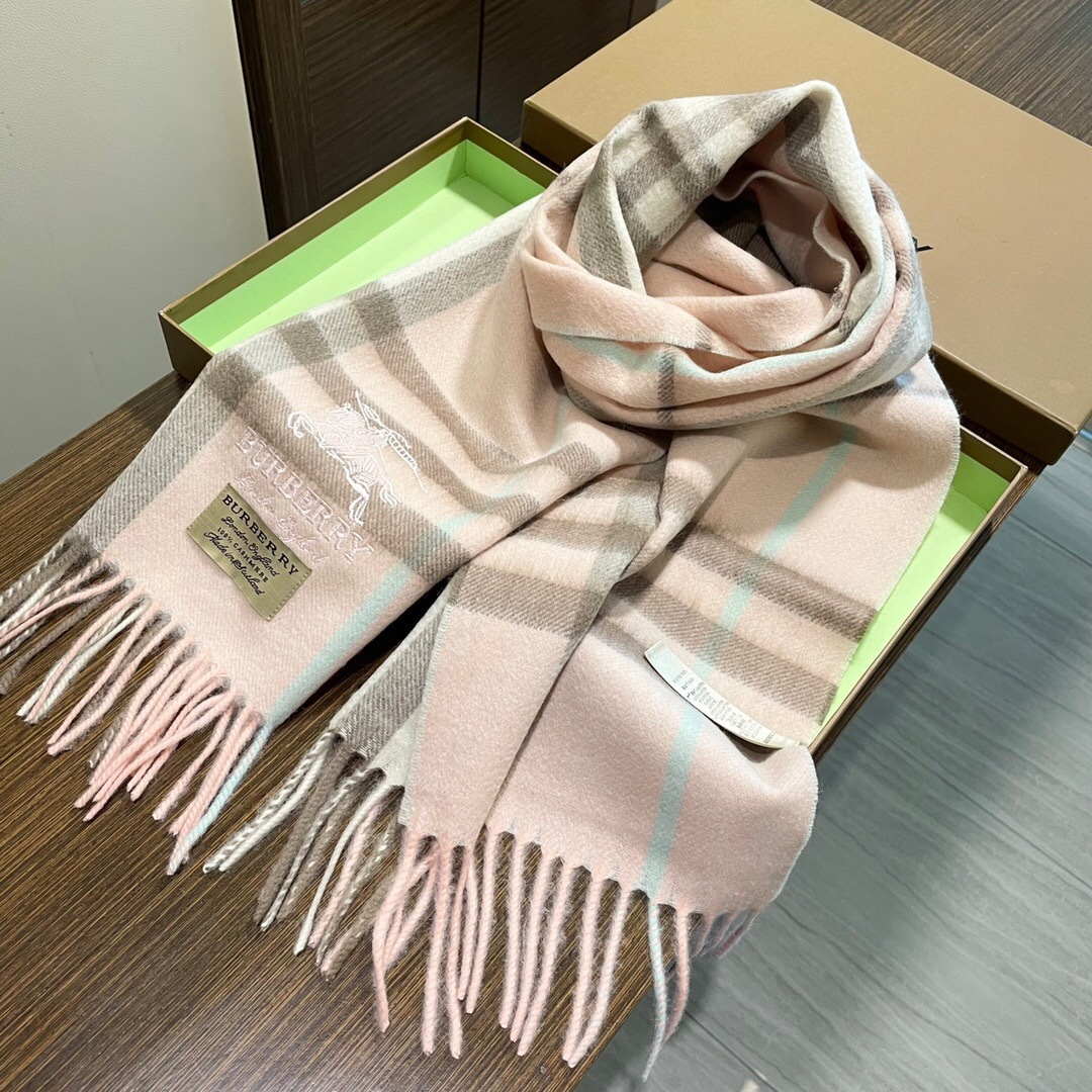 𝑩𝑼𝑹𝑩𝑬𝑹𝑹𝒀 【情侣刺绣羊绒围巾】怒赞自留，难得的高端男款！家属福利！非常正的男士围巾~面料大爱，非