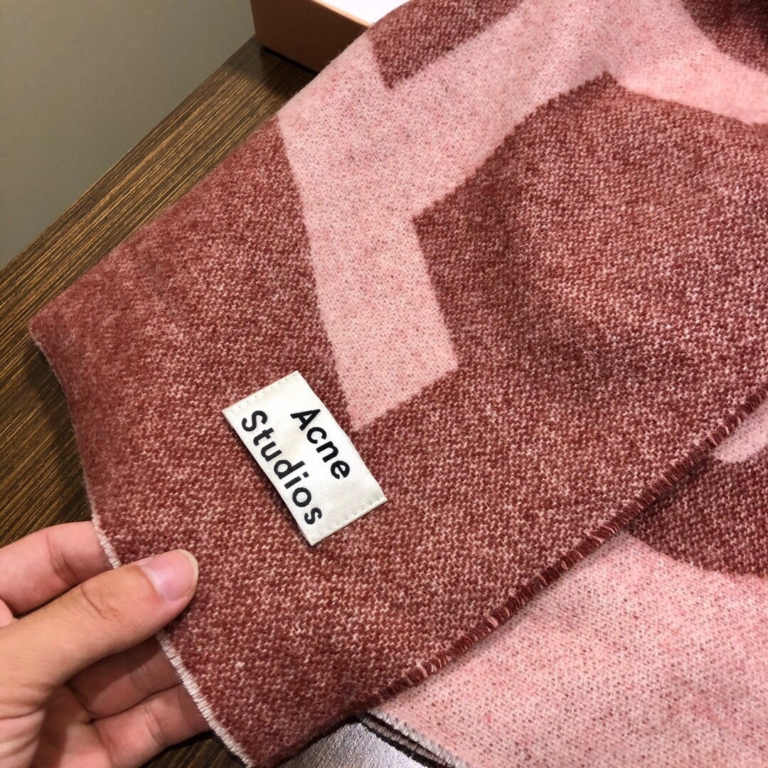 【acne大字母披肩】今年最热的款 🚨🚨原单原厂出品 超级大logo 🎆🎆双面三色纱提花工艺 🎟🎟波普艺